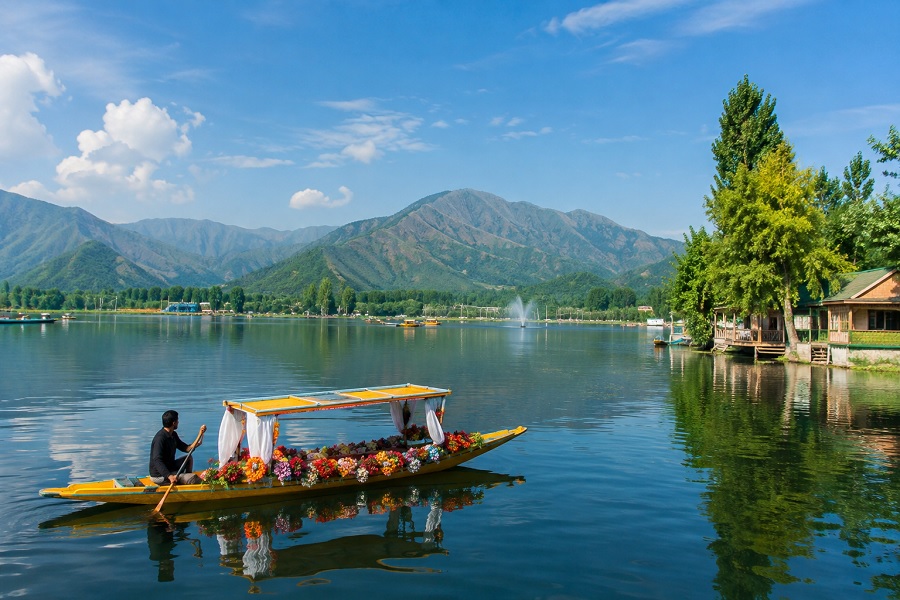 Exploring Lake Tourism in India: Beautiful Destinations, Adventure and Peaceful Lakeside Getaways